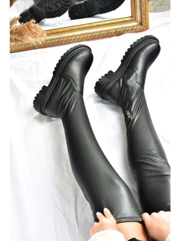 trendyol Stiefel in Schwarz