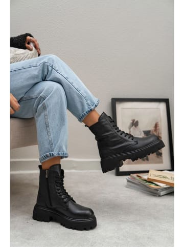 trendyol Leder-Stiefeletten in Schwarz