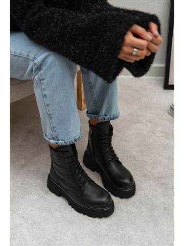 trendyol Leder-Stiefeletten in Schwarz
