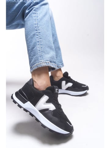 trendyol Sneakers in Schwarz