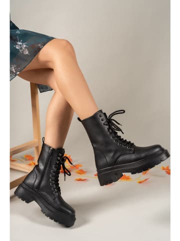 trendyol Boots in Schwarz