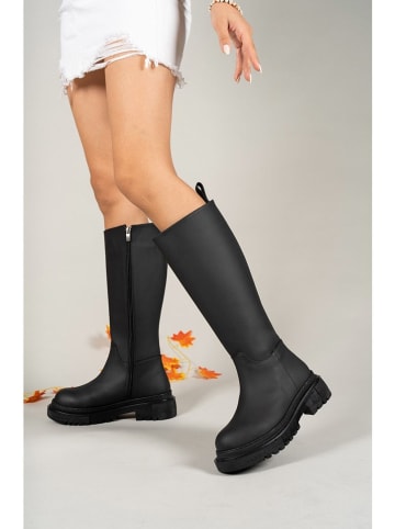 trendyol Stiefel in Schwarz