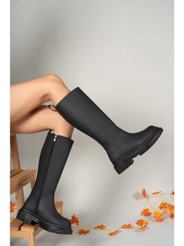 trendyol Stiefel in Schwarz