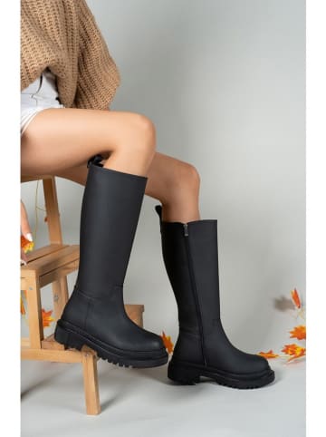 trendyol Stiefel in Schwarz