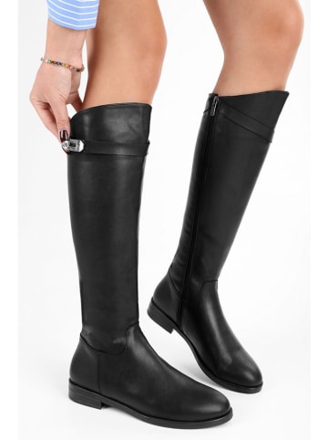 trendyol Stiefel in Schwarz
