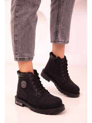 trendyol Winterboots in Schwarz