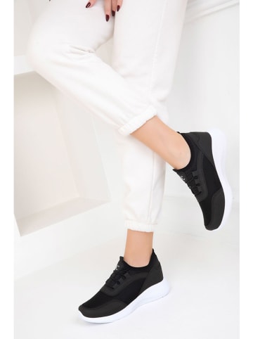 trendyol Sneakers in Schwarz