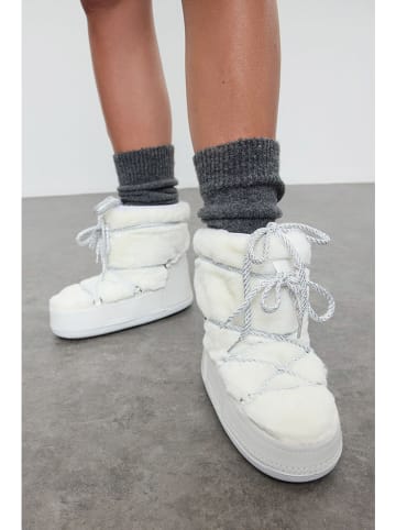 trendyol Winterboots in Weiß