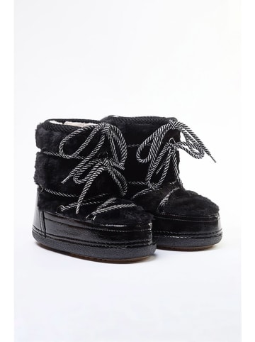 trendyol Winterboots in Schwarz