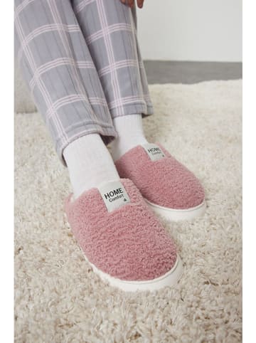 trendyol Hausschuhe in Rosa