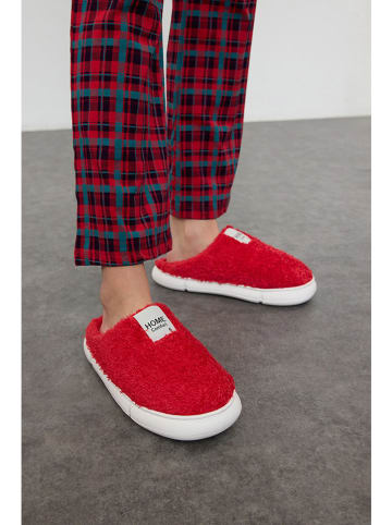 trendyol Kapcie w kolorze czerwonym