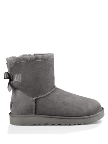 UGG Botki "Mini Baily Bow" w kolorze szarym ze skóry jagnięcej