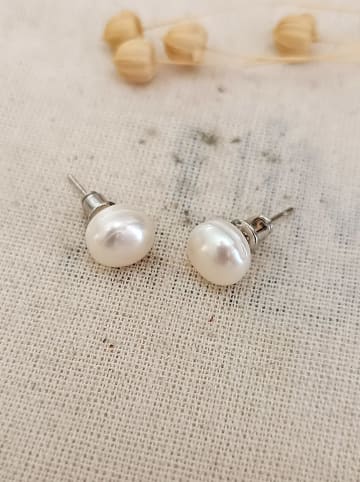 atelier MIU Witvergulde oorstekers met parelmoer