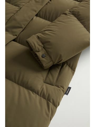 Woolrich Płaszcz puchowy "Cloud Madison" w kolorze khaki