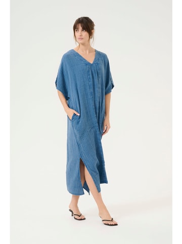 CULTURE Sukienka w kolorze niebieskim