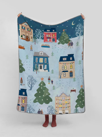 The Wild Hug Kuscheldecke "Christmas neighbourhood" in Blau/ Grün - (L)170 x (B)130 cm