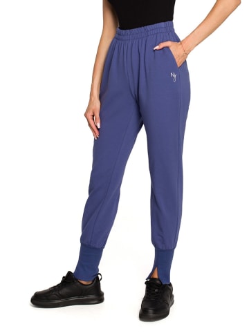 made of emotion Sweathose in Blau