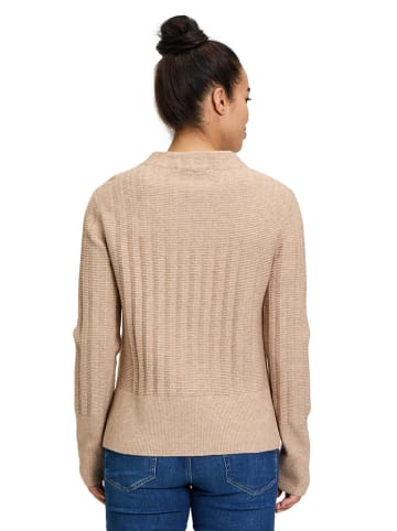 BETTY & CO Sweter w kolorze beżowym