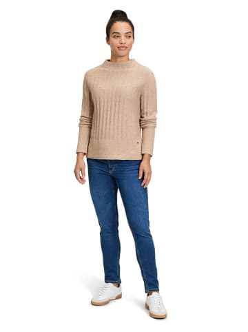 BETTY & CO Sweter w kolorze beżowym