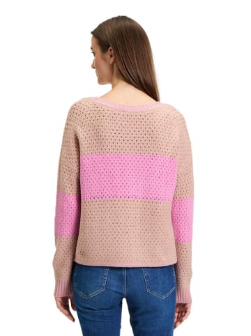 BETTY & CO Sweter w kolorze szarobrązowo-jasnoróżowym