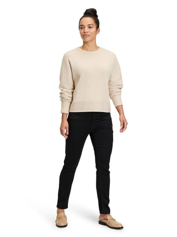 BETTY & CO Sweter w kolorze kremowym