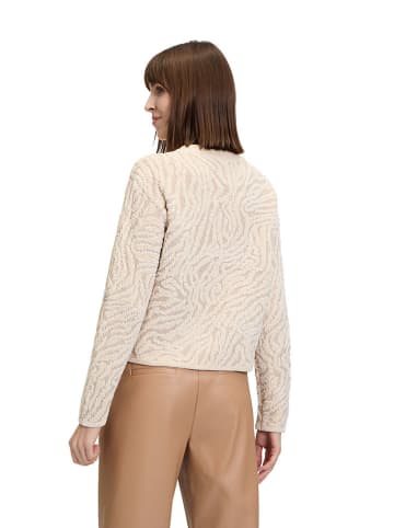 BETTY & CO Sweter w kolorze kremowym