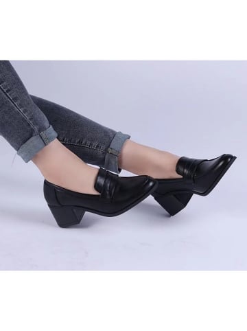 C M Paris Czółenka w kolorze czarnym