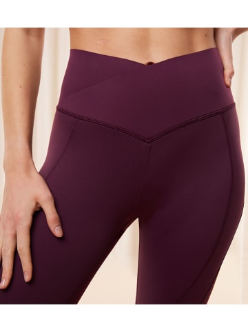 Triumph Legginsy w kolorze ciemnofioletowym