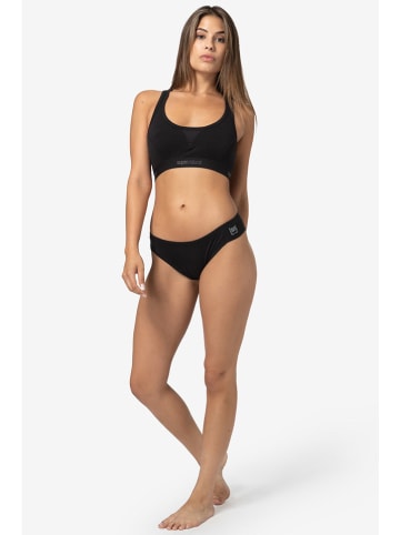 super.natural String in Schwarz