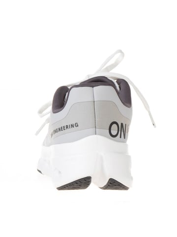 ON RUNNING Buty "Cloudsurfer next" w kolorze jasnoszarym do biegania