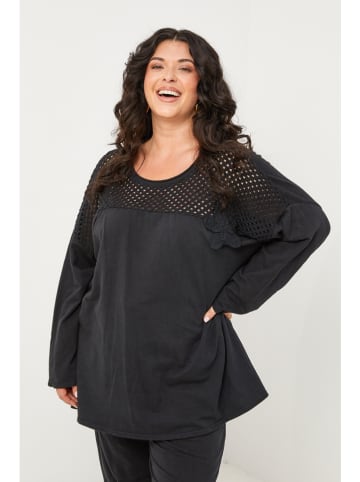 Curvy Lady Longsleeve in Schwarz