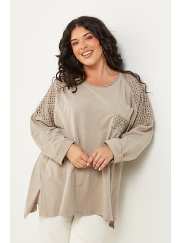 Curvy Lady Longsleeve in Beige