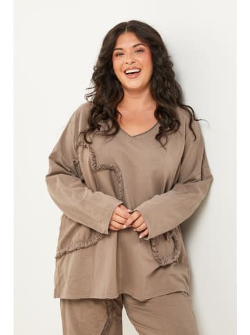 Curvy Lady Longsleeve in Beige