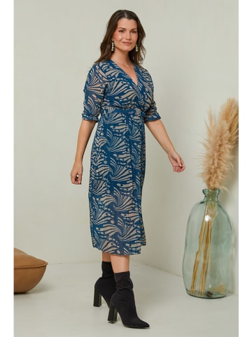 Curvy Lady Kleid in Blau/ Beige