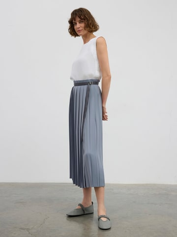 BGN Plisseerock in Grau