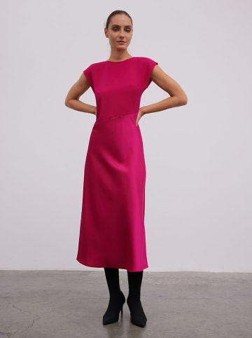 BGN Sukienka w kolorze różowym