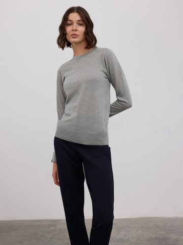 BGN Sweter w kolorze szarym