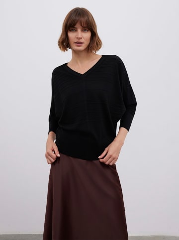 BGN Sweter w kolorze czarnym