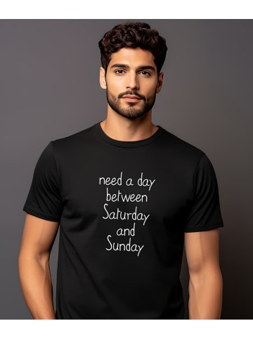 WOOOP Shirt "Need a day between saturday and sunday" zwart