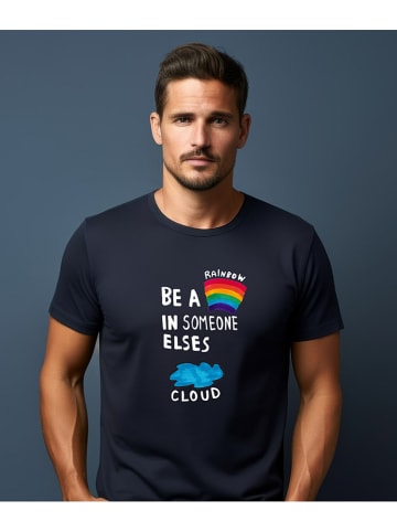 WOOOP Koszulka "Be a rainbow" w kolorze granatowym