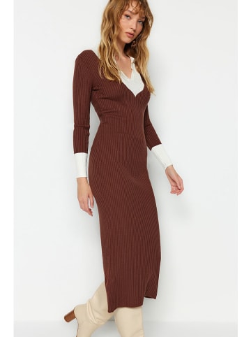 trendyol Gebreide jurk bruin/wit