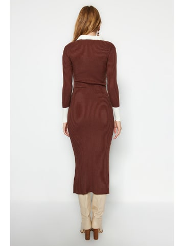 trendyol Gebreide jurk bruin/wit