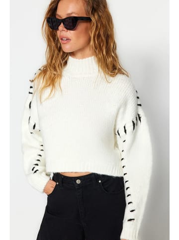 trendyol Sweter w kolorze kremowym