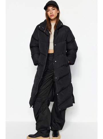 trendyol Wintermantel in Schwarz