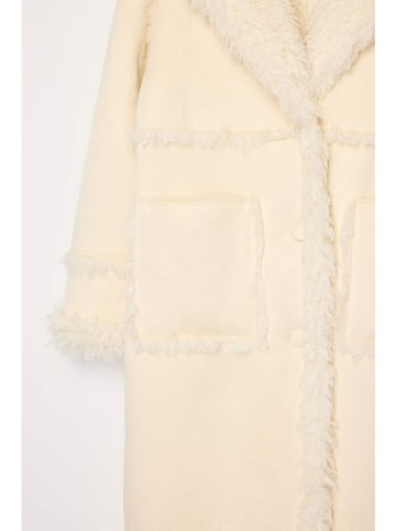 trendyol Teddymantel in Beige