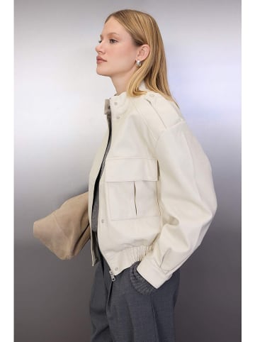 trendyol Kunstlederjacke in Creme