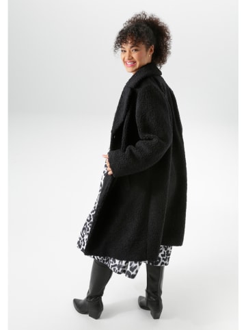 Aniston Teddymantel in Schwarz