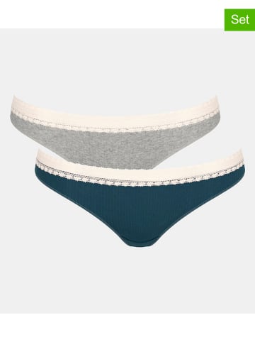 Sloggi Stringi (2 pary) "Ribbed Brasil"w kolorze szarym i morskim