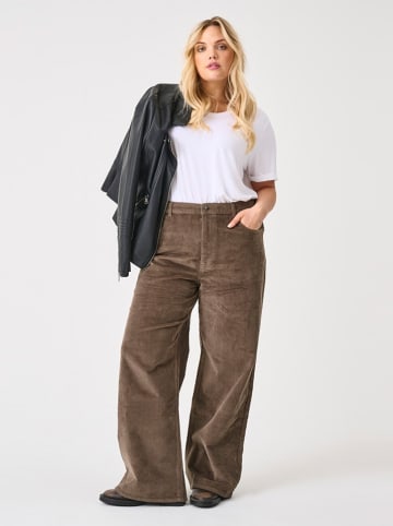 ONLY Carmakoma Cordhose in Hellbraun