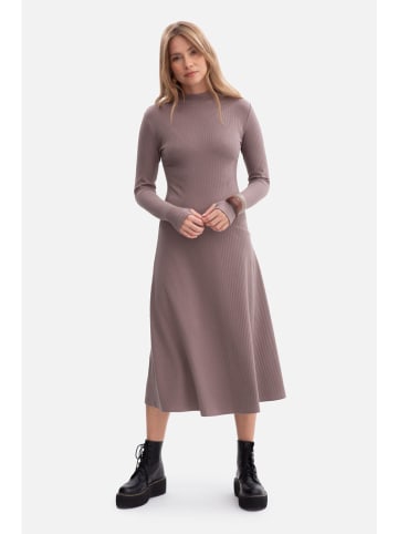 Be Wear Sukienka w kolorze beżowym